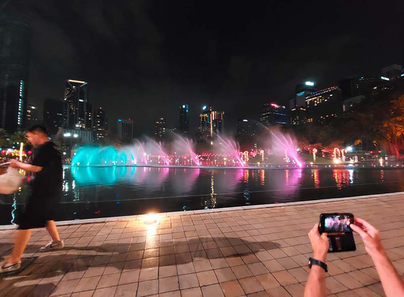 Wasserspiele vor den Towers Kuala Lumpur